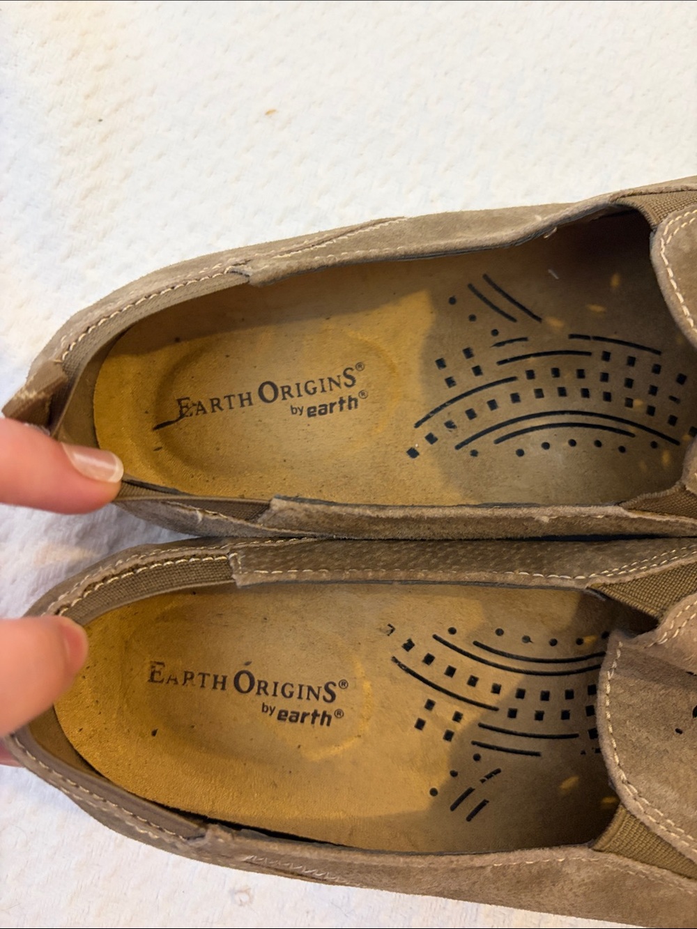 Earth Origins Sugar Leather Laser Cut Out Slip-On Loafers in Tan/Taupe Size 10 - Picture 7 of 16
